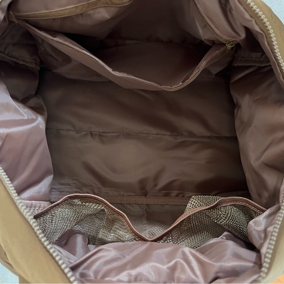 Mine Camel Tan Quilted Puffer Travel Weekender Bag & Makeup Bag Set - Picture 7 of 13